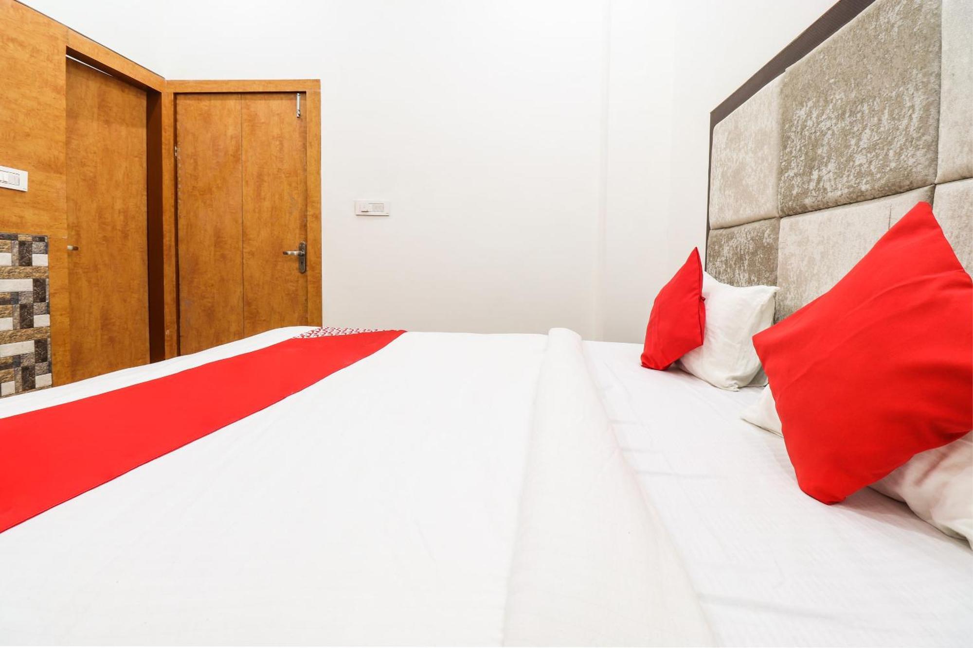 Hotel O Taj Royal Tājganj Kültér fotó