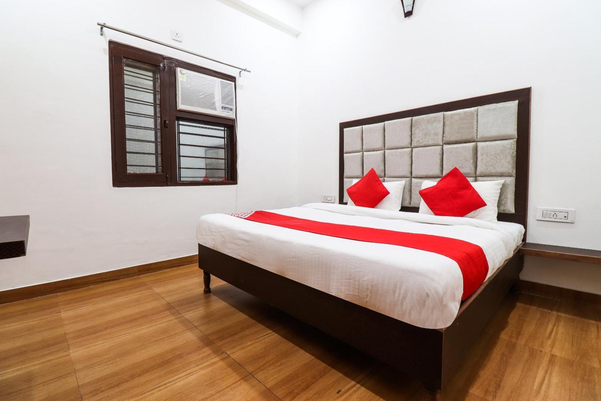 Hotel O Taj Royal Tājganj Kültér fotó