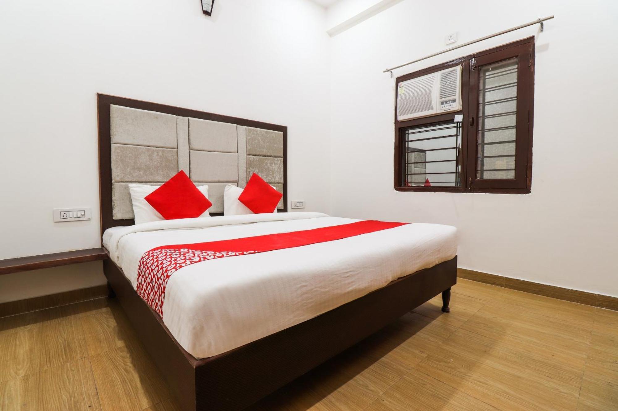 Hotel O Taj Royal Tājganj Kültér fotó