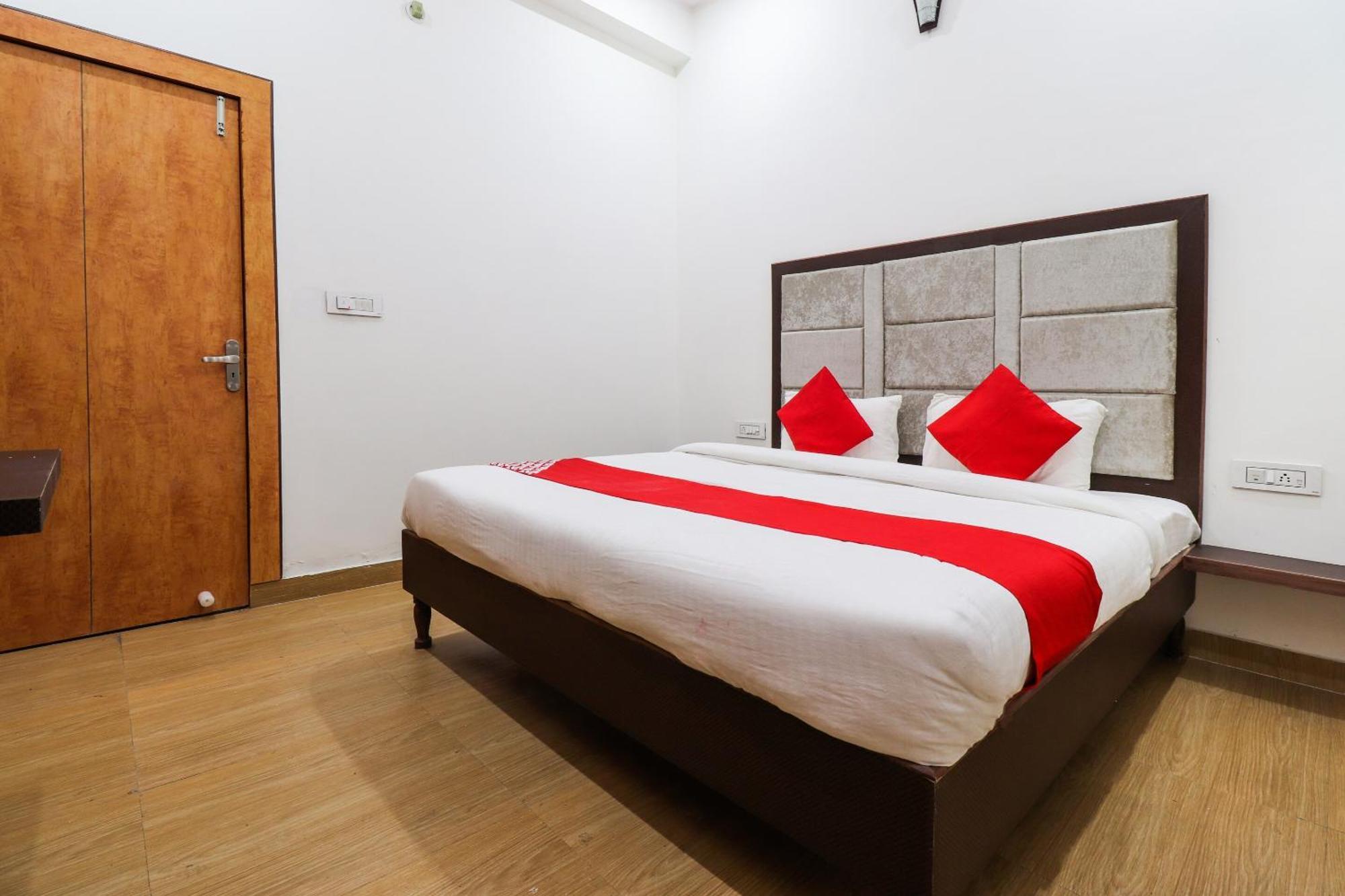 Hotel O Taj Royal Tājganj Kültér fotó