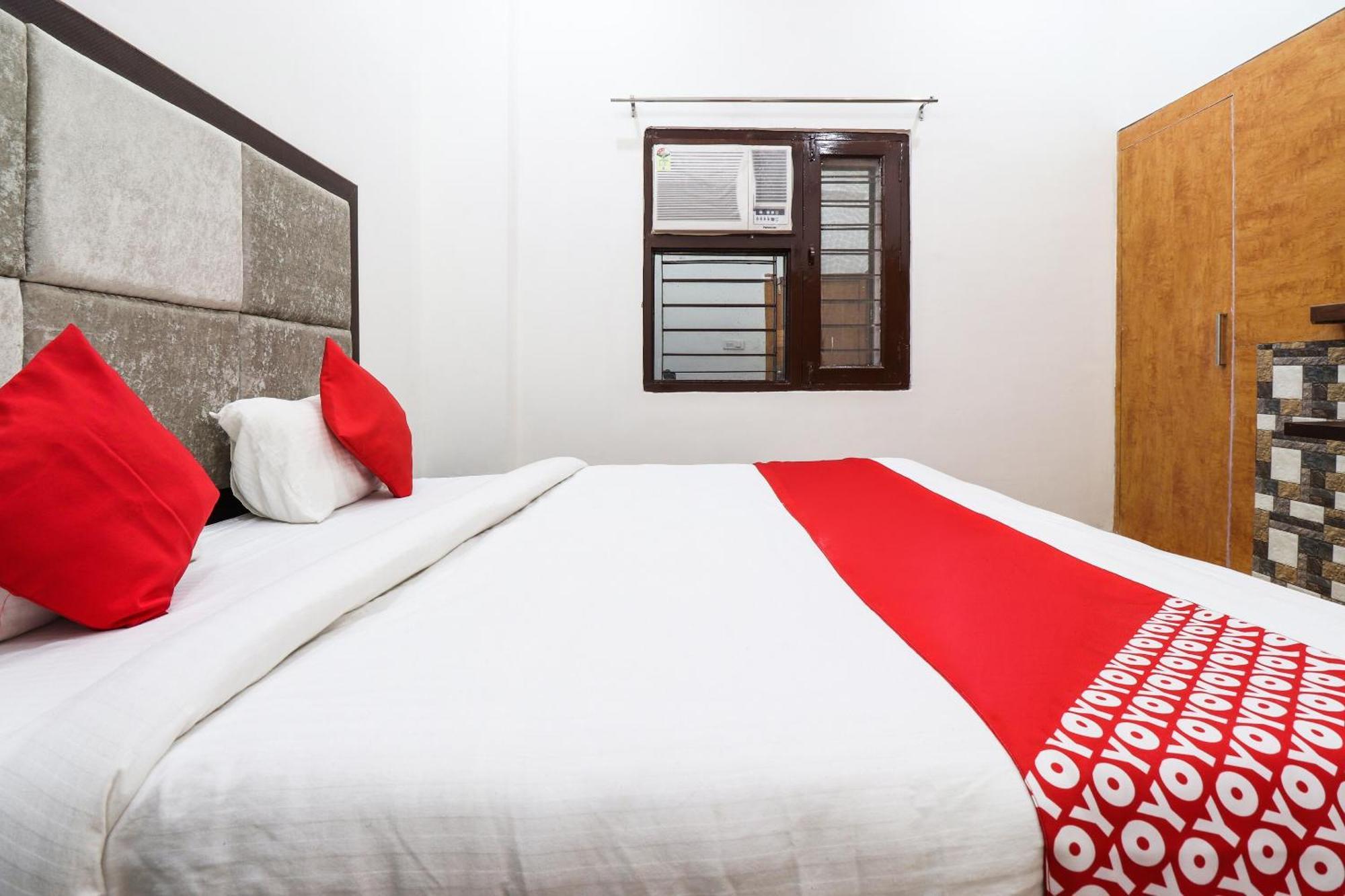 Hotel O Taj Royal Tājganj Kültér fotó