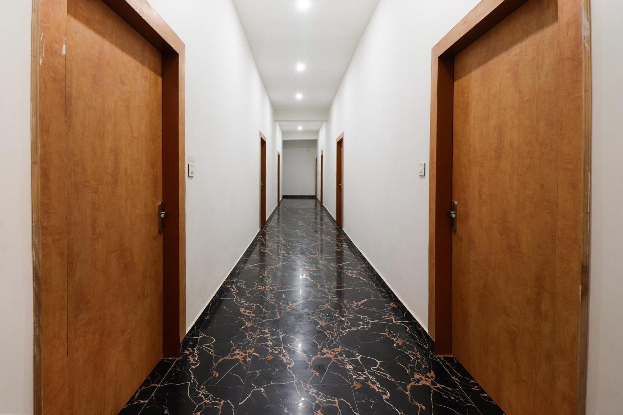 Hotel O Taj Royal Tājganj Kültér fotó