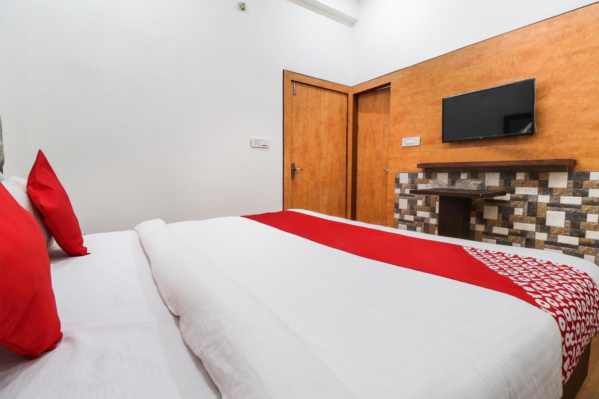 Hotel O Taj Royal Tājganj Kültér fotó