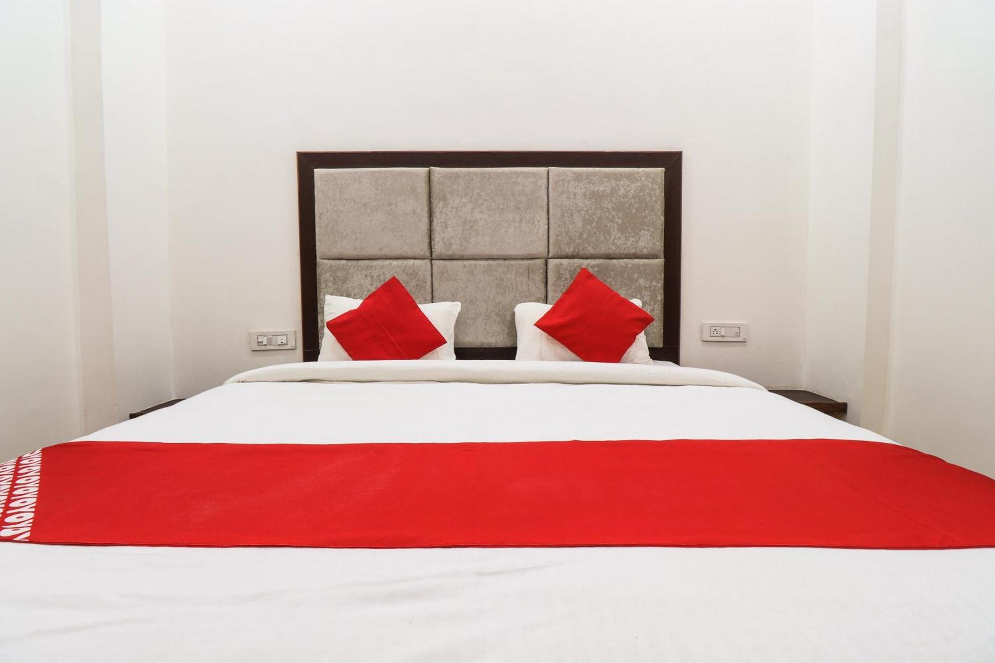 Hotel O Taj Royal Tājganj Kültér fotó