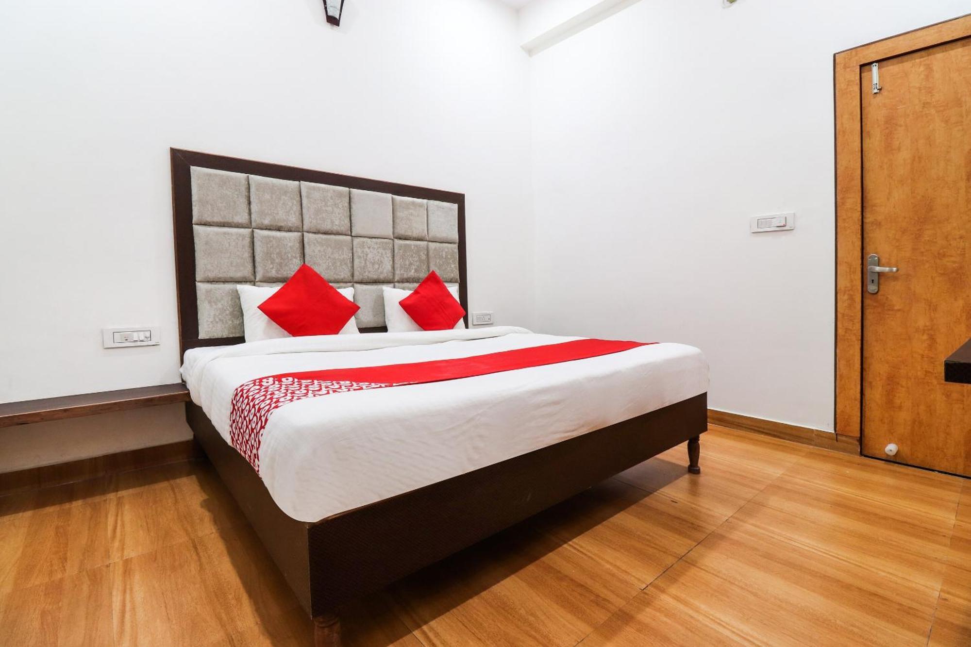 Hotel O Taj Royal Tājganj Kültér fotó