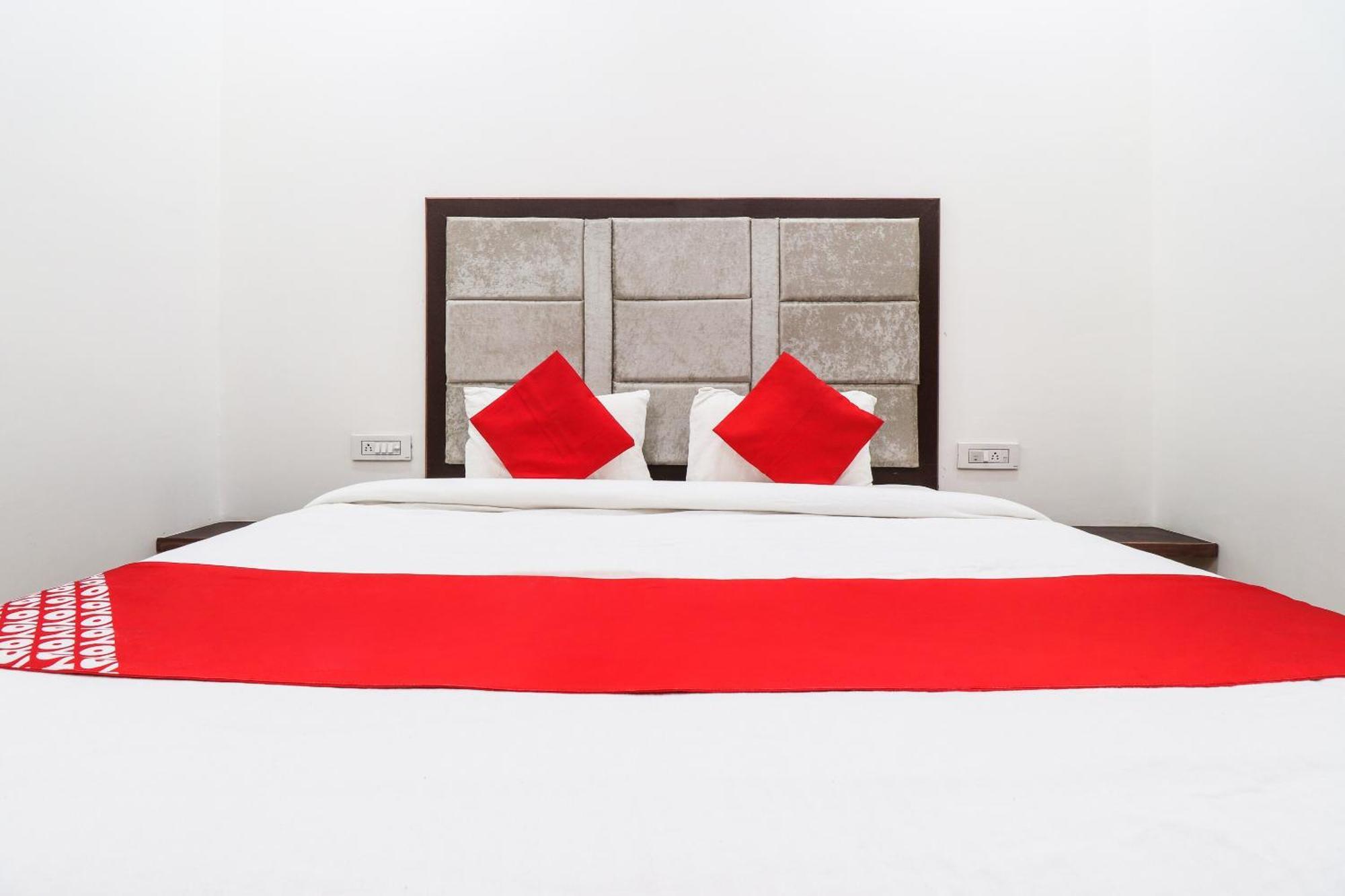 Hotel O Taj Royal Tājganj Kültér fotó