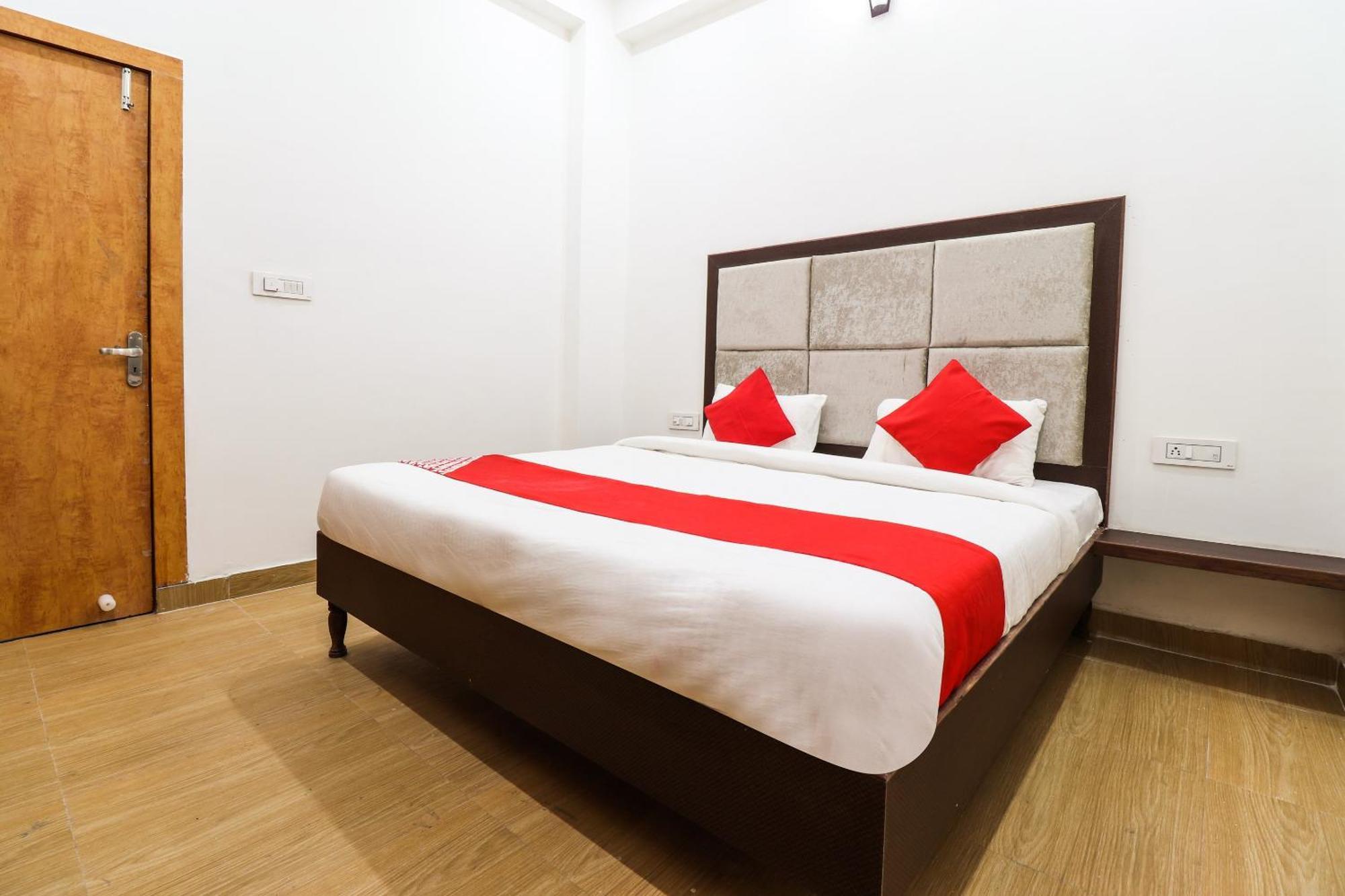 Hotel O Taj Royal Tājganj Kültér fotó